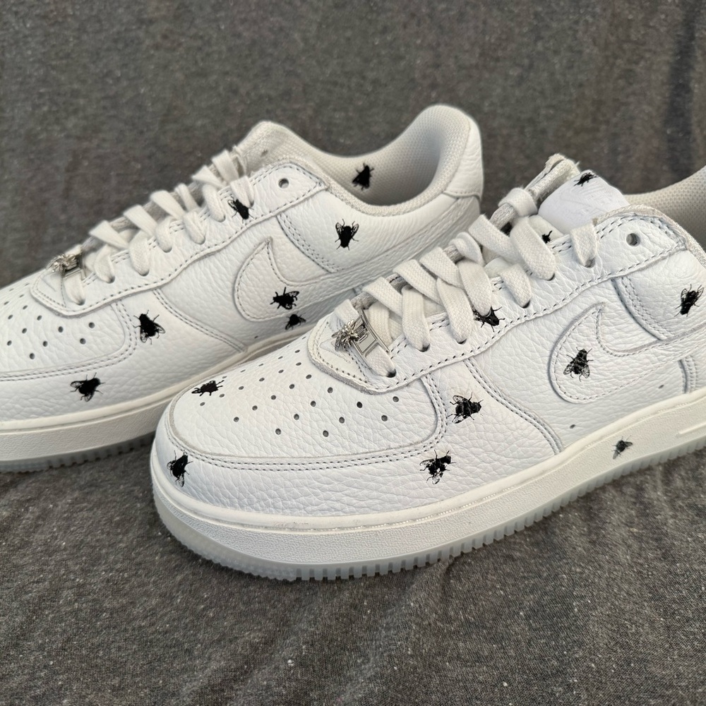 Air Force 1 men’s size 9.5 “houseflies”